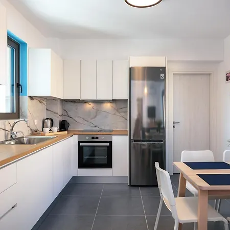 Greek Sky - New Modern With Shared Pool Apartament