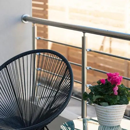 Greek Sky - New Modern With Shared Pool Apartament