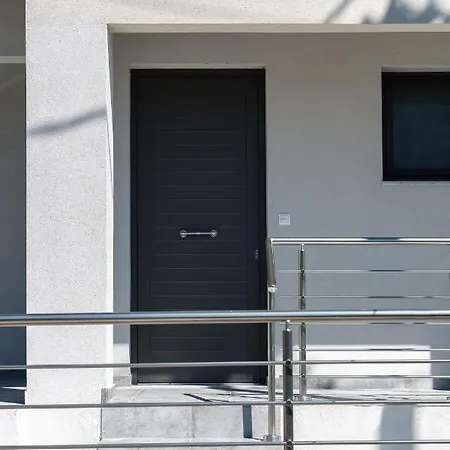 Greek Sky - New Modern With Shared Pool Apartament