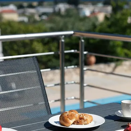 Greek Sky - New Modern With Shared Pool Apartament