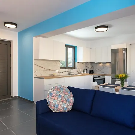 Greek Sky - New Modern With Shared Pool Tavronitis